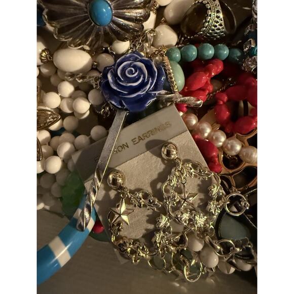 Vintage Southwestern Style Costume Jewelry Lot Silver Tone Wearable 1 Lb 14 Oz - Picture 6 of 10